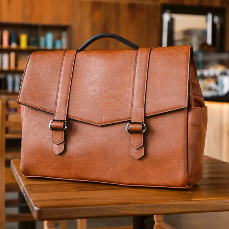 Cambridge Messenger Bag - Image 15