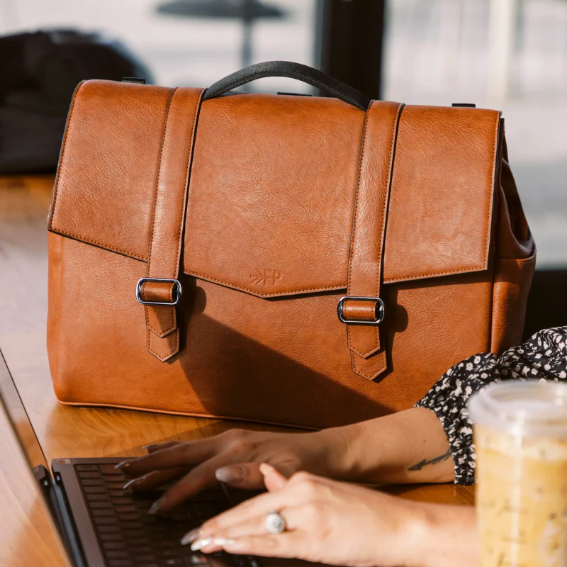Cambridge Messenger Bag - Image 17